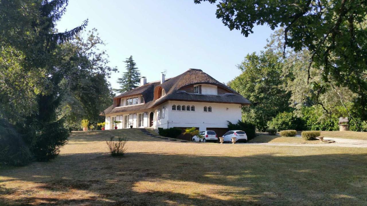 La Belle Chaumiere Bed and Breakfast Bretagne-de-Marsan Exteriör bild