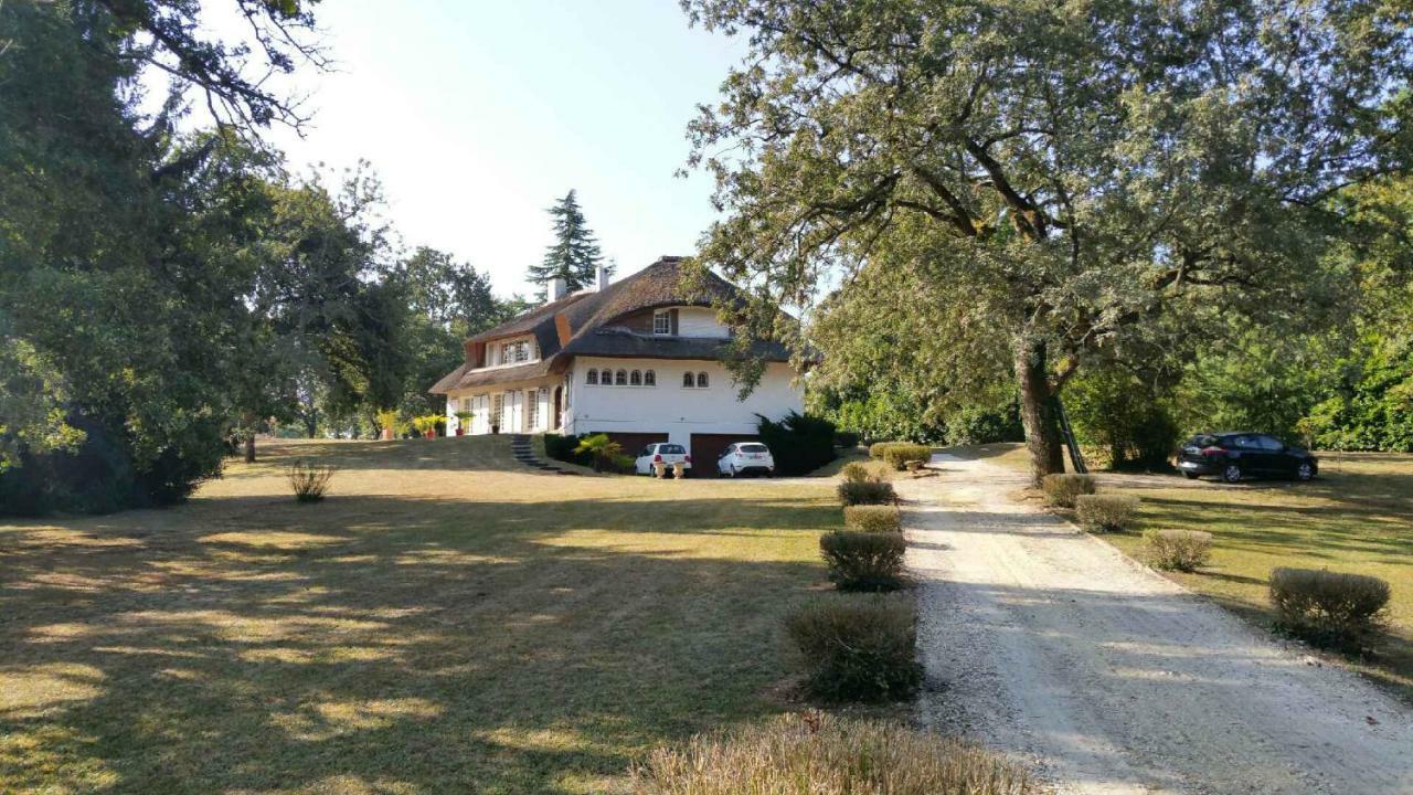 La Belle Chaumiere Bed and Breakfast Bretagne-de-Marsan Exteriör bild